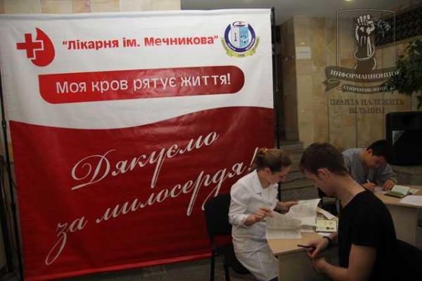 Ангел в белом халате, спасая жизни бойцов, сама оказалась на грани жизни и смерти Ангел в белом халате, спасая жизни бойцов, сама оказалась на грани жизни и смерти