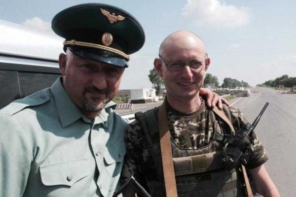 На блокпосту в зоне АТО несет службу "двойник" Яценюка  На блокпосту в зоне АТО несет службу "двойник" Яценюка