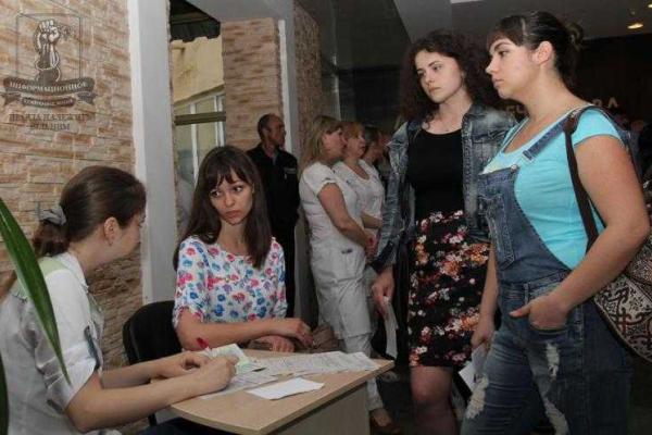 Ангел в белом халате, спасая жизни бойцов, сама оказалась на грани жизни и смерти Ангел в белом халате, спасая жизни бойцов, сама оказалась на грани жизни и смерти