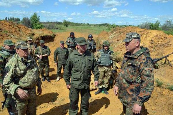 Нацгвардейцы получили боевые награды прямо на передовой Нацгвардейцы получили боевые награды прямо на передовой