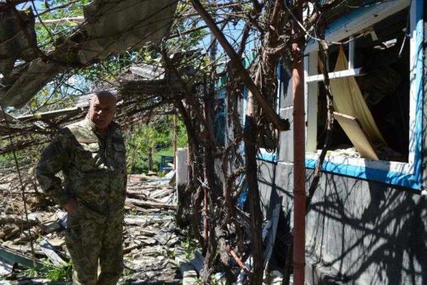 Глава Луганщины посетил с инспекцией прифронтовые села Глава Луганщины посетил с инспекцией прифронтовые села
