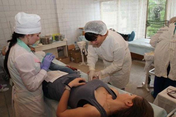 Ангел в белом халате, спасая жизни бойцов, сама оказалась на грани жизни и смерти Ангел в белом халате, спасая жизни бойцов, сама оказалась на грани жизни и смерти