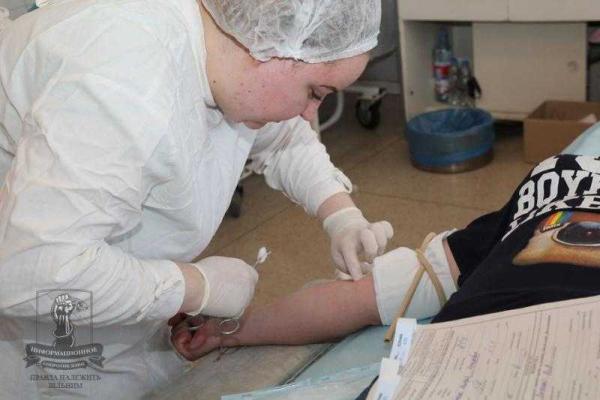 Ангел в белом халате, спасая жизни бойцов, сама оказалась на грани жизни и смерти Ангел в белом халате, спасая жизни бойцов, сама оказалась на грани жизни и смерти