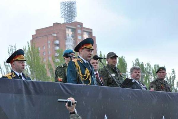 Весенний ливень не помешал жителям Донецка увидеть Военный парад