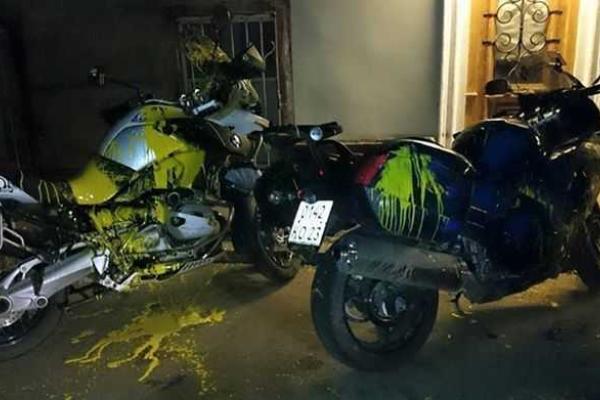 Из-за скандала вокруг клуба "Ночные волки", в Тбилиси пострадали мотоциклы мирных российских туристов Из-за скандала вокруг клуба "Ночные волки", в Тбилиси пострадали мотоциклы мирных российских туристов