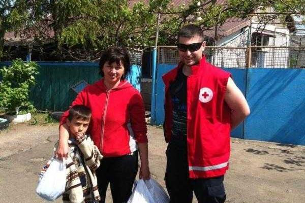 Мариупольские волонтеры по "дороге жизни" доставили жителям Гранитного гуманитарную помощь Мариупольские волонтеры по "дороге жизни" доставили жителям Гранитного гуманитарную помощь