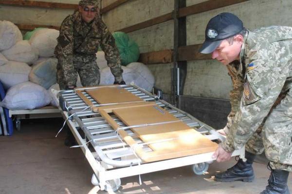 На Житомирщине десантники получили от благотворителей медицинское оборудование На Житомирщине десантники получили от благотворителей медицинское оборудование