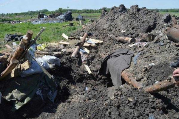 Глава Луганщины привез гуманитарку в обстрелянное боевиками мирное село Глава Луганщины привез гуманитарку в обстрелянное боевиками мирное село