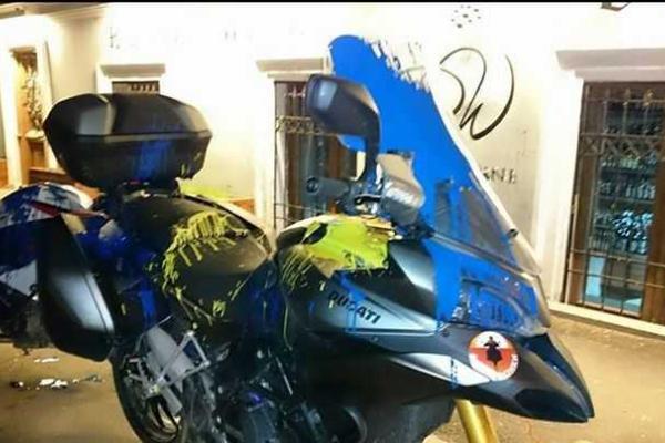 Из-за скандала вокруг клуба "Ночные волки", в Тбилиси пострадали мотоциклы мирных российских туристов Из-за скандала вокруг клуба "Ночные волки", в Тбилиси пострадали мотоциклы мирных российских туристов