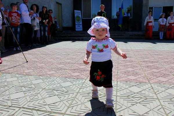 Жители Лисичанска вышли на Парад вышиванок 