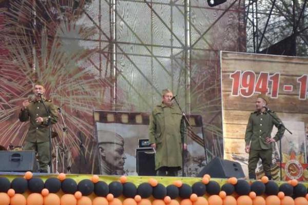 Жители Донецка продолжают празднование Дня Победы Жители Донецка продолжают празднование Дня Победы