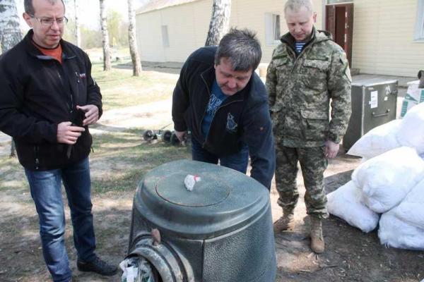 На Житомирщине десантники получили от благотворителей медицинское оборудование На Житомирщине десантники получили от благотворителей медицинское оборудование