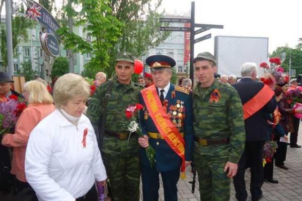 В Донецке продолжаются торжественные мероприятия к 70-летию Победы в ВОВ В Донецке продолжаются торжественные мероприятия к 70-летию Победы в ВОВ