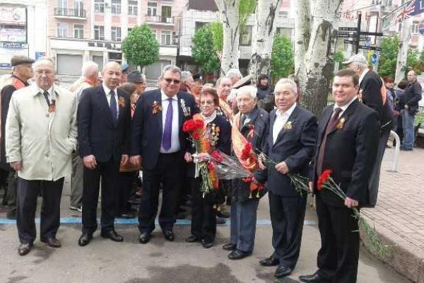 В Донецке продолжаются торжественные мероприятия к 70-летию Победы в ВОВ В Донецке продолжаются торжественные мероприятия к 70-летию Победы в ВОВ