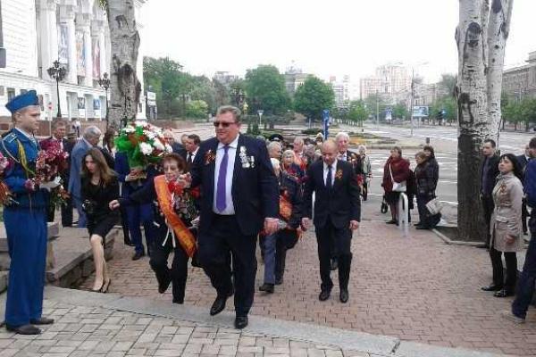 В Донецке продолжаются торжественные мероприятия к 70-летию Победы в ВОВ В Донецке продолжаются торжественные мероприятия к 70-летию Победы в ВОВ