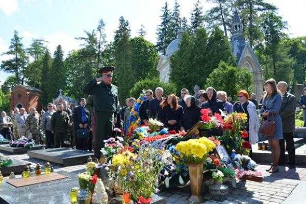 Памятник генерал-майору Сергею Кульчицкому торжественно открыт во Львове Памятник генерал-майору Сергею Кульчицкому торжественно открыт во Львове