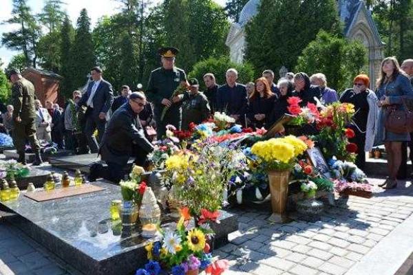 Памятник генерал-майору Сергею Кульчицкому торжественно открыт во Львове Памятник генерал-майору Сергею Кульчицкому торжественно открыт во Львове