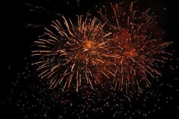 Небо Одессы расцвело праздничным фейерверком Небо Одессы расцвело праздничным фейерверком
