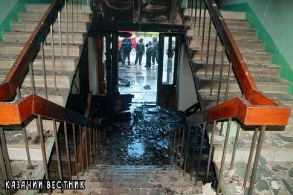 Устанавливаются причины возгорания в здании объединения "Стахановуголь" Устанавливаются причины возгорания в здании объединения "Стахановуголь"