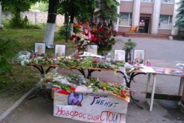 Реалии ЛНР: в Алчевске - плачут на похоронах, в Луганске - пляшут на концерте Реалии ЛНР: в Алчевске - плачут на похоронах, в Луганске - пляшут на концерте