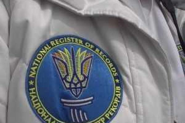 На Луганщине дети провели масштабный флешмоб с установлением рекорда Украины