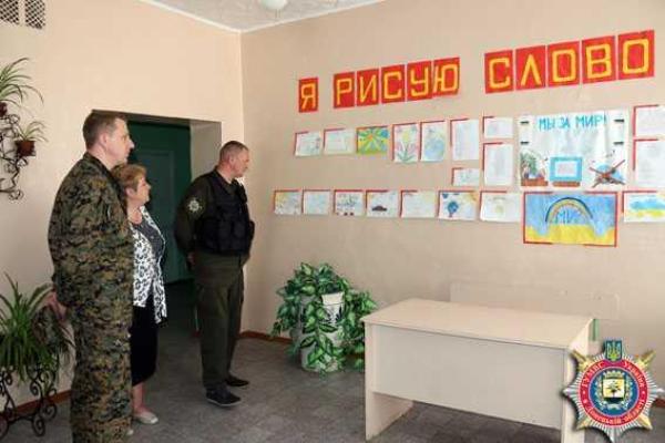 Начальник ГУМВД Донетчины обсудил насущные проблемы с жителями прифронтового Чермалыка Начальник ГУМВД Донетчины обсудил насущные проблемы с жителями прифронтового Чермалыка