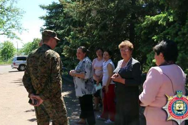Начальник ГУМВД Донетчины обсудил насущные проблемы с жителями прифронтового Чермалыка Начальник ГУМВД Донетчины обсудил насущные проблемы с жителями прифронтового Чермалыка
