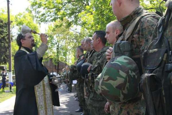 Жители Запорожской области проводили на Донетчину сводный отряд правоохранителей 