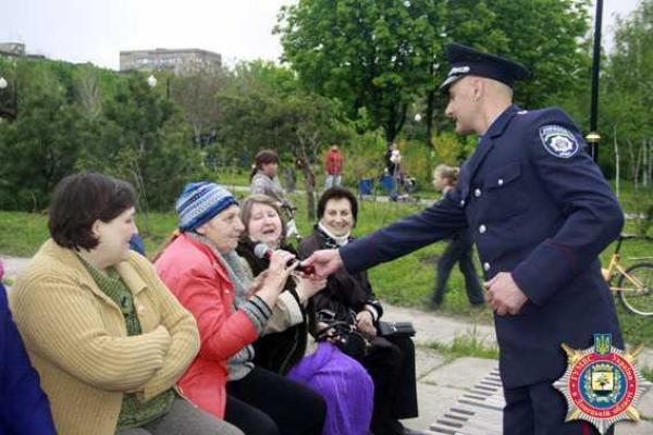 Оркестр ГУМВД Украины подарил жителям Мариуполя любимые мелодии и хорошее настроение