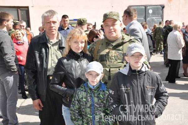 Тернопольщина отправила своих сынов в опасную командировку на Донбасс Тернопольщина отправила своих сынов в опасную командировку на Донбасс