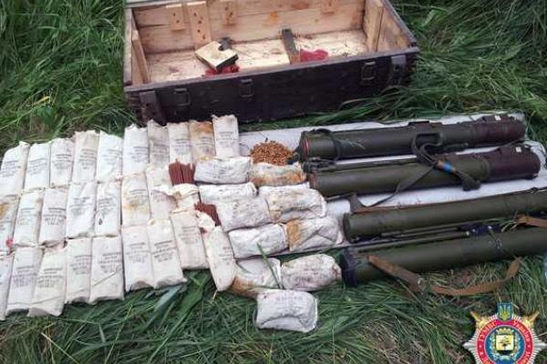 Жители Авдеевки "для коллекции" собрали внушительный арсенал оружия