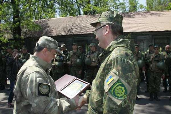 Жители Запорожской области проводили на Донетчину сводный отряд правоохранителей 