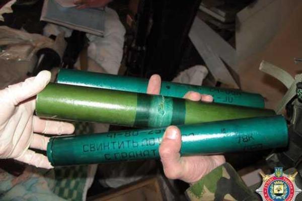 На Донетчине обнаружен очередной склад оружия и боеприпасов