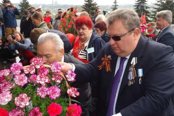 Депутат Госдумы РФ посетил торжественный митинг в Донецке в честь 70-летия Великой Победы Депутат Госдумы РФ посетил торжественный митинг в Донецке в честь 70-летия Великой Победы
