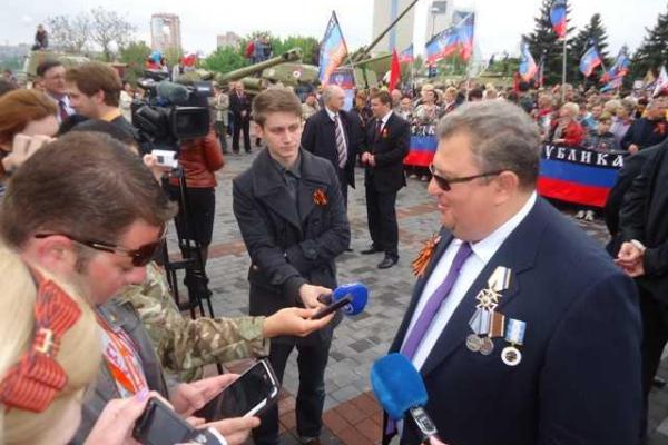 Депутат Госдумы РФ посетил торжественный митинг в Донецке в честь 70-летия Великой Победы Депутат Госдумы РФ посетил торжественный митинг в Донецке в честь 70-летия Великой Победы