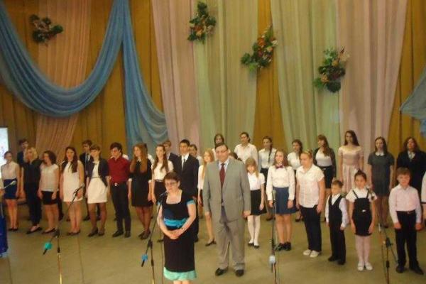 В Донецке отпраздновали окончание учебного года В Донецке отпраздновали окончание учебного года