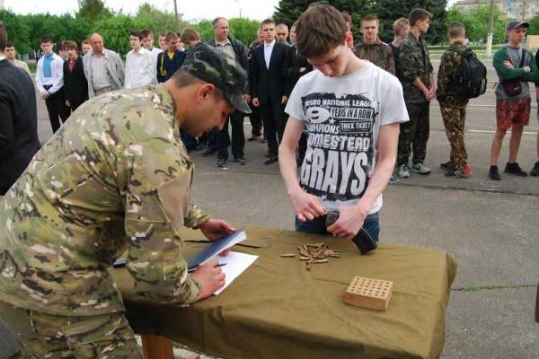 В Ровно стартовал военно-спортивный сбор "Зарево" для старшеклассников В Ровно стартовал военно-спортивный сбор "Зарево" для старшеклассников