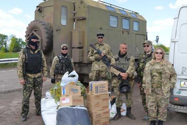 Харьковские волонтеры вновь побывали с подарками на передовой Харьковские волонтеры вновь побывали с подарками на передовой