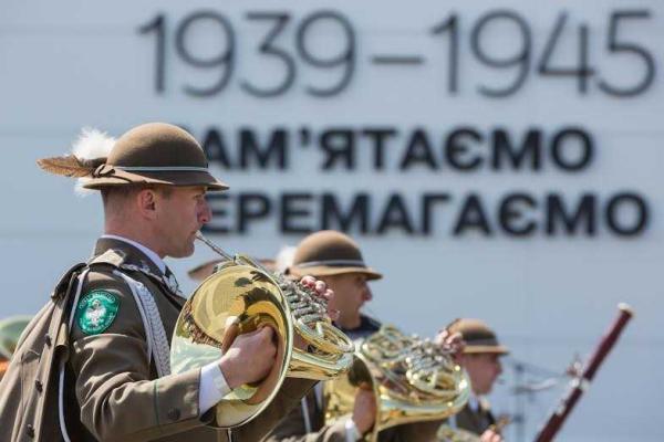 В разных уголках Киева будут звучать мелодии в исполнении иностранных оркестров В разных уголках Киева будут звучать мелодии в исполнении иностранных оркестров