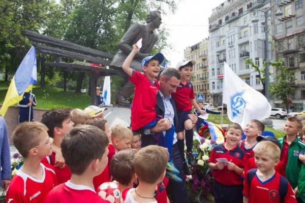 В Киеве провели митинг памяти легендарного тренера Валерия Лобановского В Киеве провели митинг памяти легендарного тренера Валерия Лобановского
