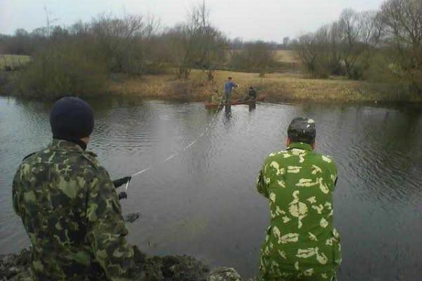 На Ровенщине местный меценат и военные инженеры подарили жителям два моста На Ровенщине местный меценат и военные инженеры подарили жителям два моста