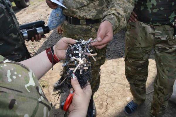 Харьковские волонтеры вновь побывали с подарками на передовой Харьковские волонтеры вновь побывали с подарками на передовой