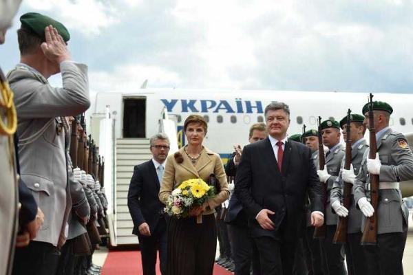 Порошенко: Рука поддержки немецкого народа сегодня как никогда нужна Украине Порошенко: Рука поддержки немецкого народа сегодня как никогда нужна Украине