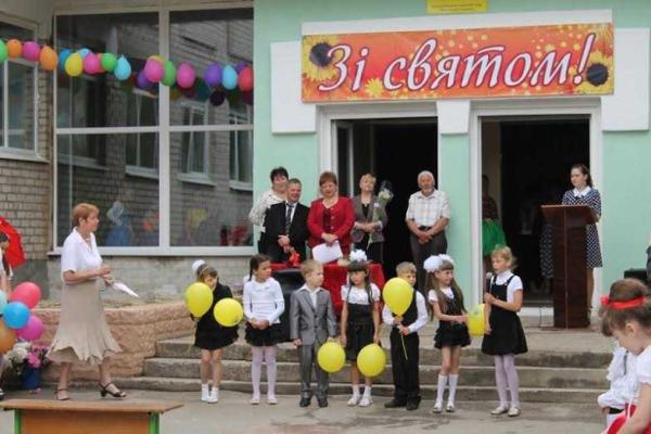 Для школьников города Попасная прозвучал последний звонок Для школьников города Попасная прозвучал последний звонок