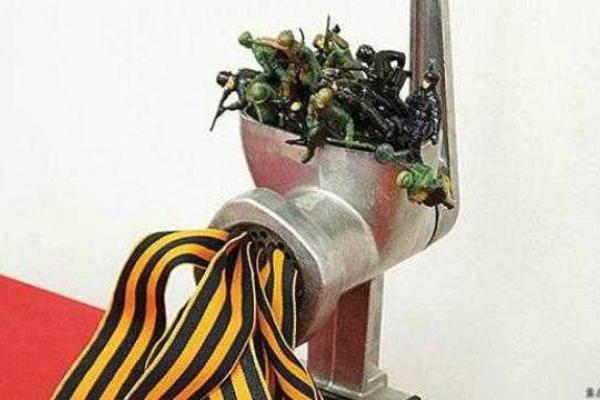 Московская полиция устроила погром в галерее альтернативного искусства