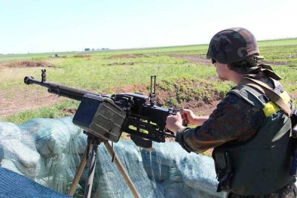 Военные журналисты побывали в "зачищенной" Марьинке: фоторепортаж