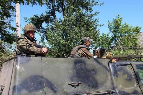 Военные журналисты побывали в "зачищенной" Марьинке: фоторепортаж
