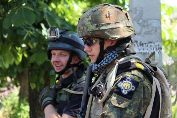 Военные журналисты побывали в "зачищенной" Марьинке: фоторепортаж