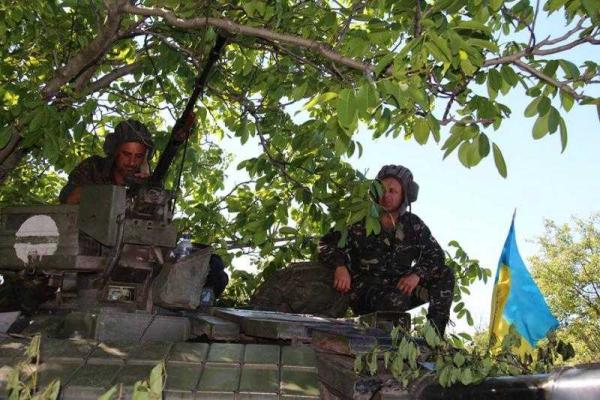 Военные журналисты побывали в "зачищенной" Марьинке: фоторепортаж