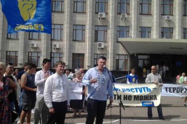 Тягнибок вывел жителей Житомира на митинг против "тарифного террора" Тягнибок вывел жителей Житомира на митинг против "тарифного террора"